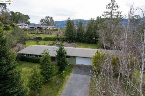 8 Rae Dr, Orinda CA  94563-4360 exterior