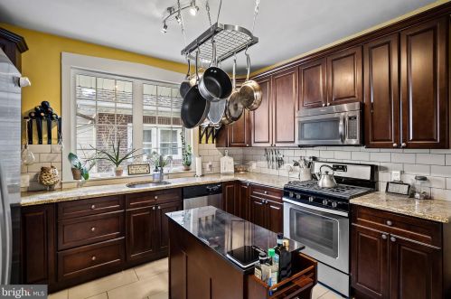 1736 49 St, Camden NJ  08110-1907 exterior