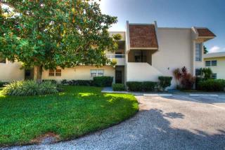 7153 Country Club Dr, Sarasota FL  34243-3518 exterior