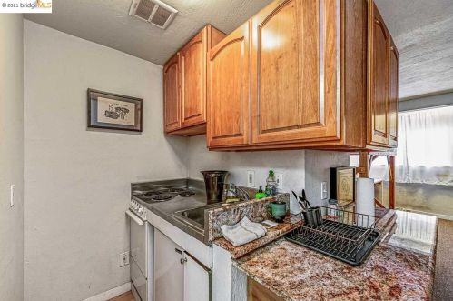 4327 Essex St, Oakland CA 94608-1216 exterior