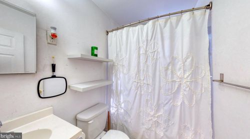 301 Sheridan Dr, New Castle DE  19720-2144 exterior