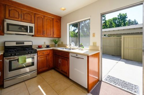 73 Fox Holw, Irvine, CA 92614-7964