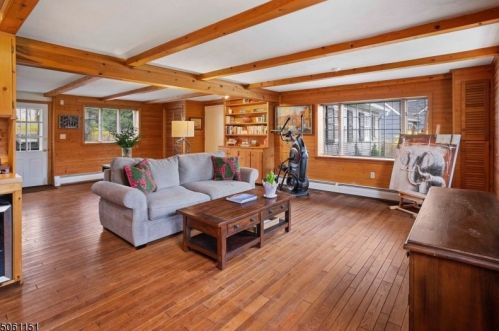 28 Spring Ridge Dr, Berkeley Heights NJ  07922-2025 exterior