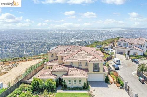 13445 Campus Dr, Oakland CA  94619-3711 exterior