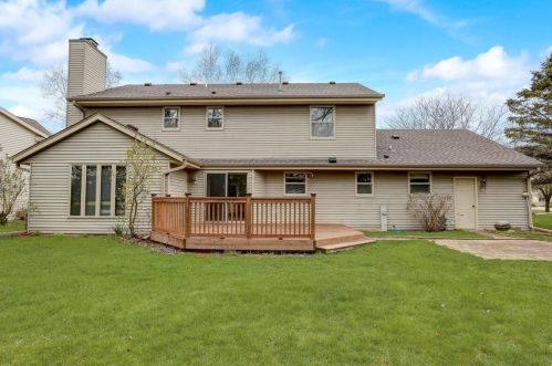 573 Greenway Ter, Chenequa, WI 53029-1155