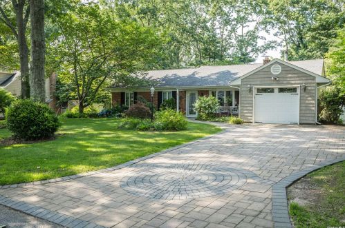 52 Granada Cir, Mount Sinai, NY 11766-2809
