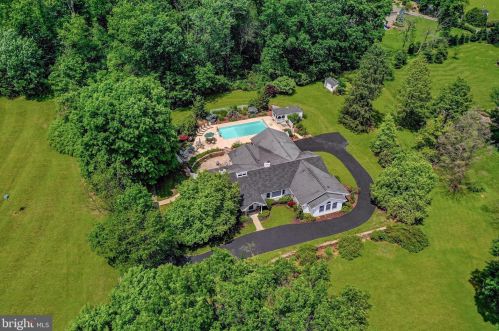 650 Ridge Rd, Molino, PA 17961-2220