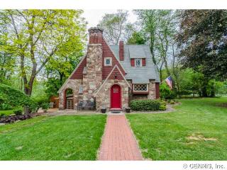 27 Ward Ln, Fairport, NY 14450-2840