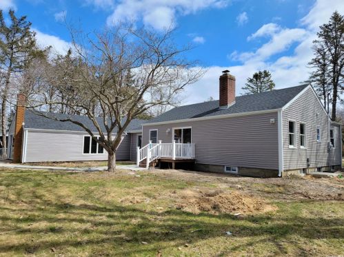 25 Tuttle Ave, Eastport, NY 11941-1308