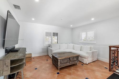 632 Island Dr, Key Largo FL  33037-4808 exterior