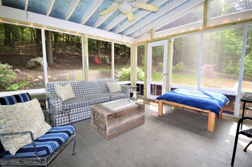 1 San Antonio Dr, Fremont NH  03044-8204 exterior