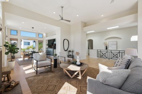 6021 Fairlane Dr, Oakland, CA 94611-1805