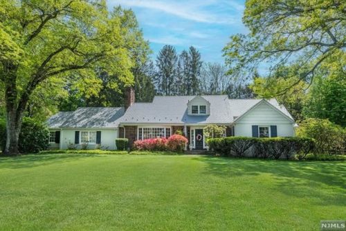 2 Powderhorn Rd, Ho Ho Kus, NJ 07423-1709