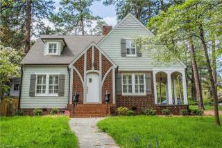 1803 Meadowbrook Dr, Winston Salem NC  27104-1119 exterior