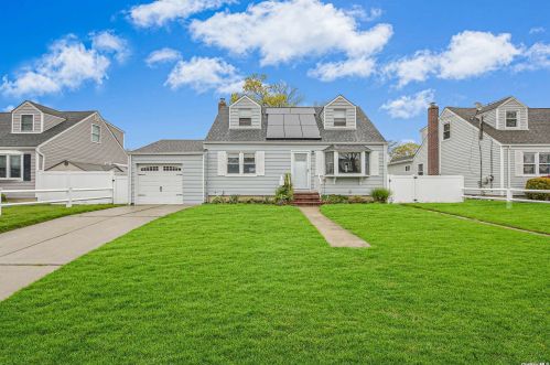 530 Fulton Ave, North Lindenhurst, NY 11757-3445