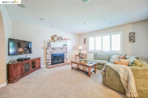 4504 Tokay Dr, Oakley, CA 94561-2126