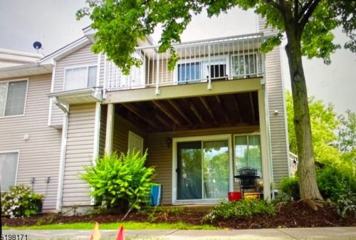 41 Pine Ct, Bedminster, NJ 07921-1628