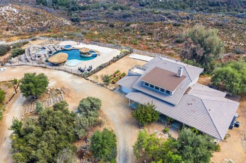 34720 Main Divide Rd, Lake Elsinore, CA 92530-6531