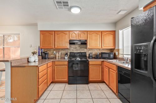 3068 89 Dr, Phoenix AZ 85037-1171 exterior