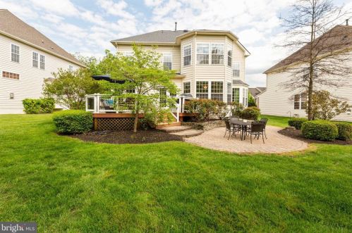 19277 Crk Fld Cir, Leesburg VA  20176-1621 exterior