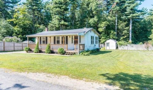 24 Cross St, Halifax, MA 02338-1307