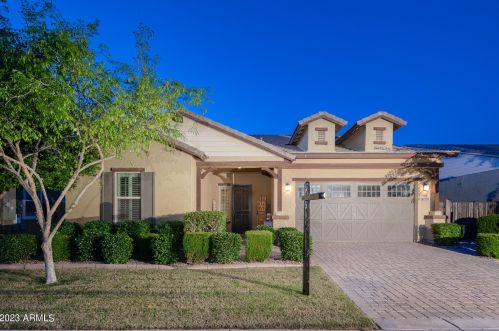 4088 Comstock Dr, Gilbert, AZ 85296-3085