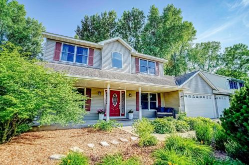 2331 Interlachen Dr, Stillwater, MN 55082-5275