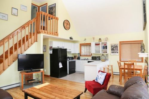 853 Boston Neck Rd, South Kingstown RI  02882-2904 exterior