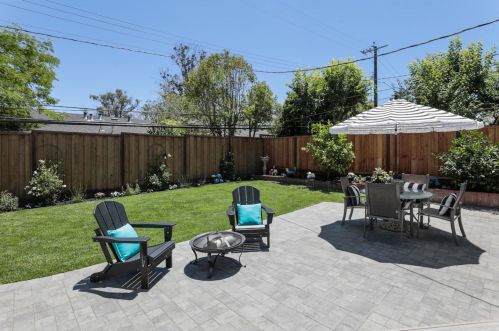 2749 Delaware Ave, Redwood City CA  94061-3218 exterior