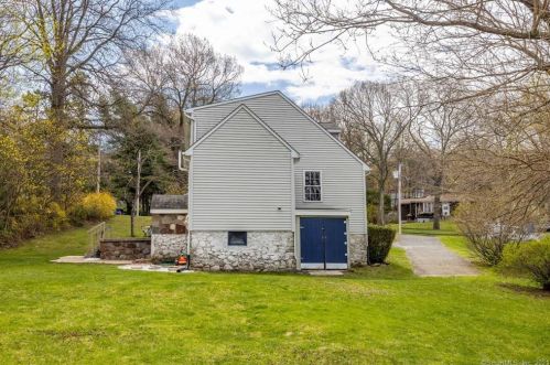 24 Muir Ave, Bristol CT  06010-7214 exterior