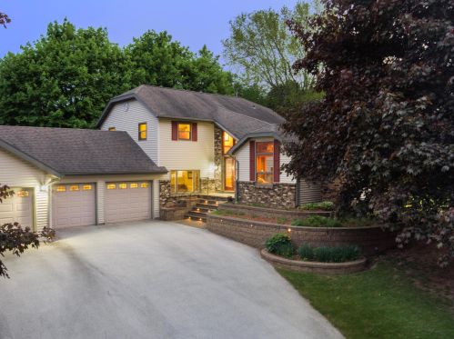 1410 Whitewater Dr, Manitowoc WI 54220-9437 exterior