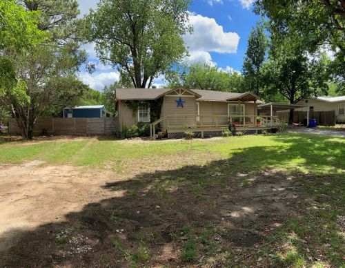 201 Gipson Rd, Azle, TX 76020-3408