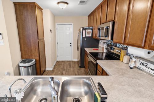 99 Nathaniel Dr, Charles Town WV  25414-1290 exterior