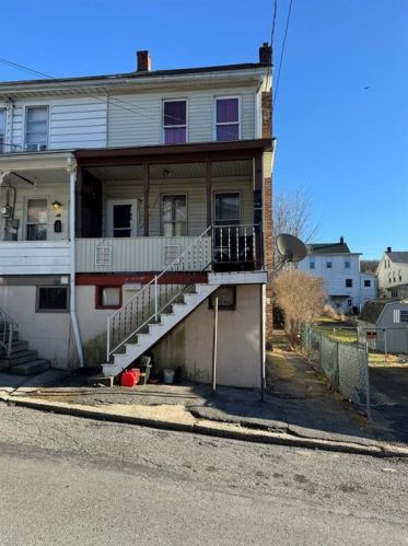 44 Howard Ave, Coaldale, PA 18218-1517