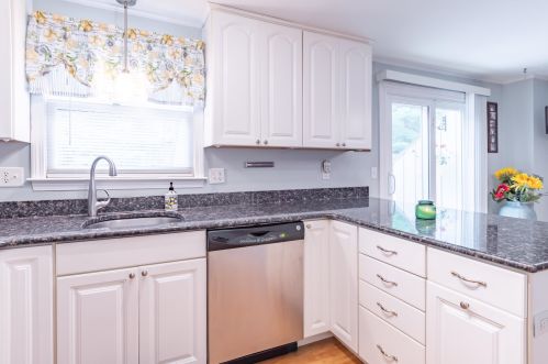 54 Bluestone Dr, Nashua NH 03060-6835 exterior