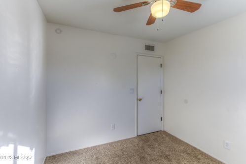 6783 Hawk Dr, Tucson AZ 85730-3247 exterior