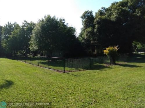 6515 4th Ln, Vero Beach, FL 32968-9640