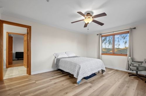 26945 Brooken Ave, Santa Clarita CA  91387-3904 exterior