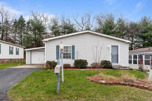 848 Wild Violet Dr, Pittsburgh, PA 15239-2383