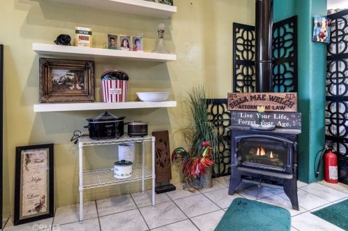 210 Davis St, Lake Elsinore CA  92530-3226 exterior