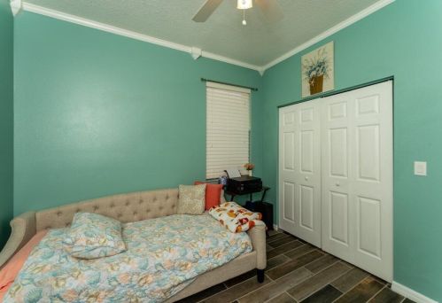 556 Indian Key Dr, Fort Pierce FL  34986-2051 exterior