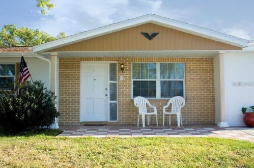 3238 Pinon Dr, Tarpon Springs, FL 34691-4717