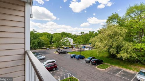 16 Willow Ct, Trenton NJ  08619-4626 exterior