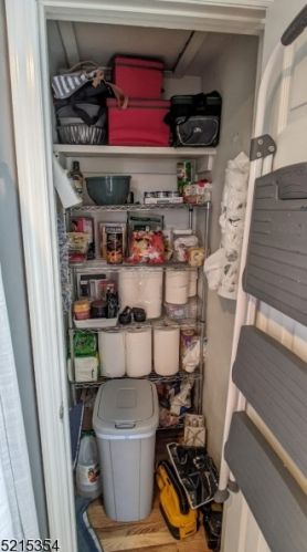 31 Arrowhead Dr, Wantage NJ  07461-1210 exterior