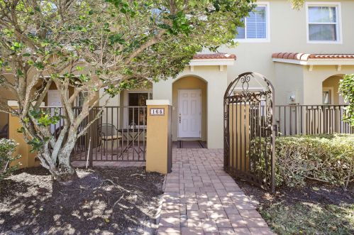 165 Monterey Bay Dr, Boynton Beach, FL 33426-8438
