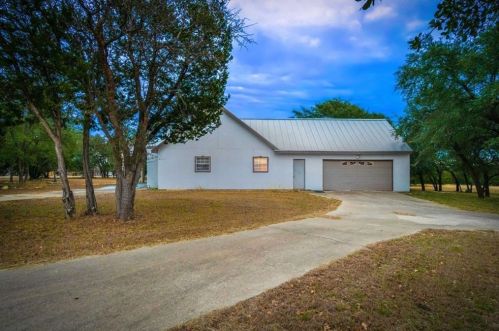 1068 Cielo Springs Dr, Blanco, TX 78606-5619