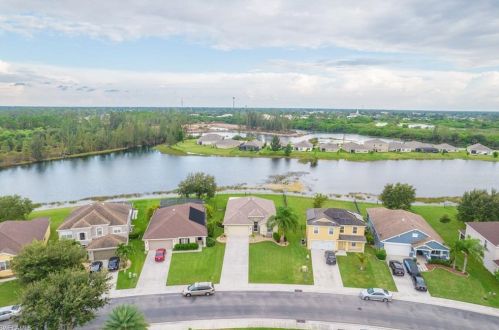 18112 Horizon Vw Blvd, Lehigh Acres FL 33972-4813 exterior