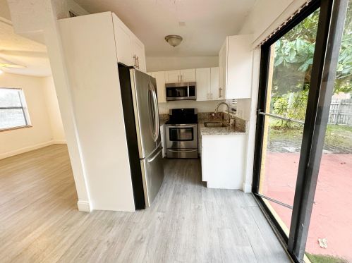 3105 Ocean Pkwy, Boynton Beach FL  33435-1652 exterior