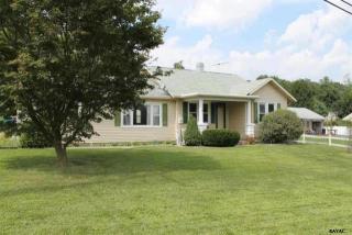 3281 Grandview Rd, Hanover, PA 17331-9340