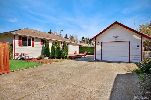 727 146th St, Seattle, WA 98166-1921
